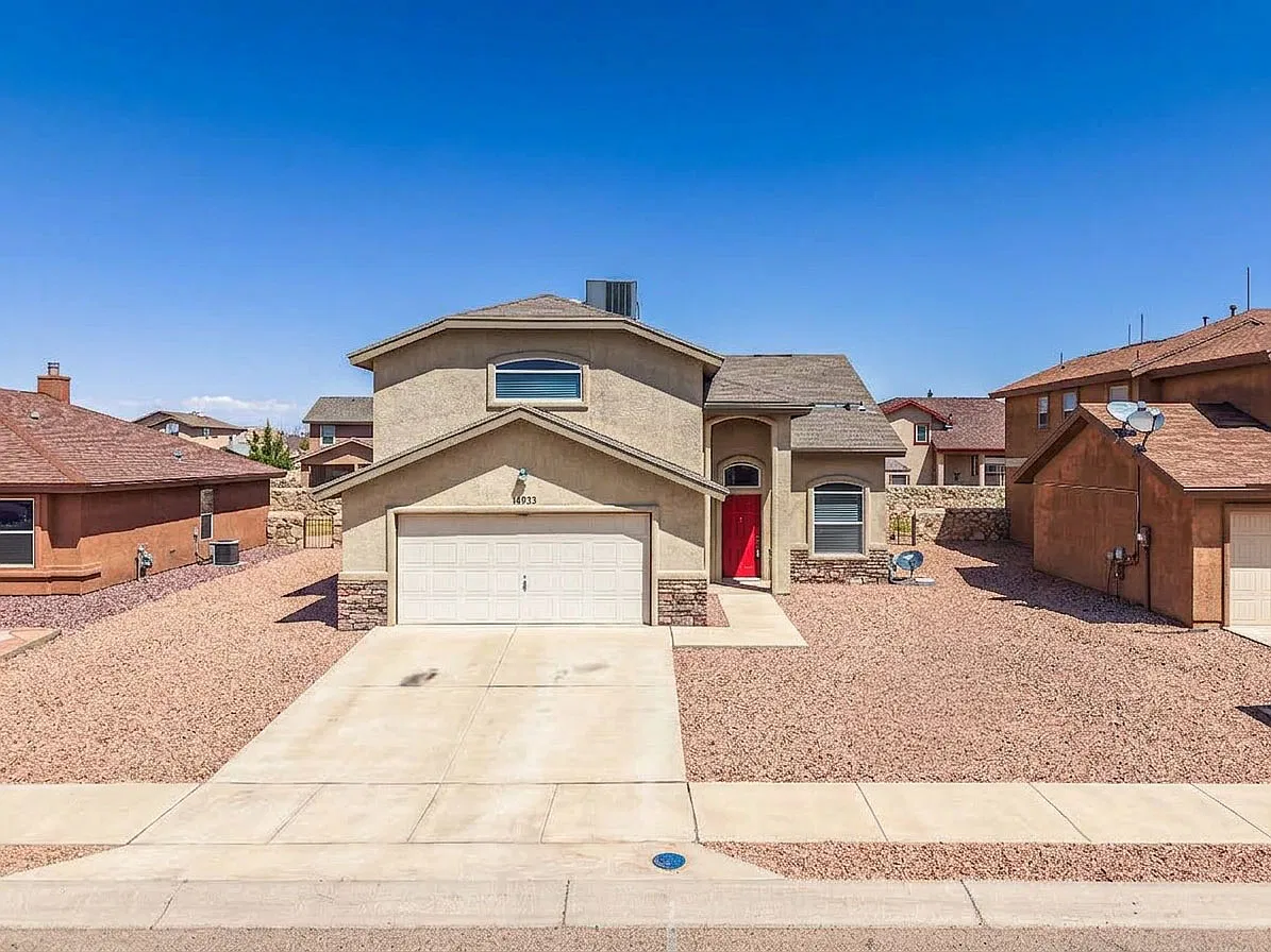 3 bed, 2.5 bath, 2141 sqft, $1,900 — Photo 1