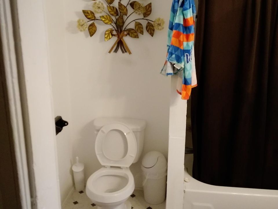 2nd image of 284 Grand St APT 2
