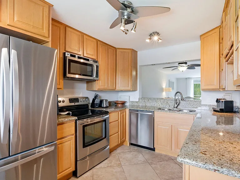 555 Banyan Tree Ln E #410 — Photo 6