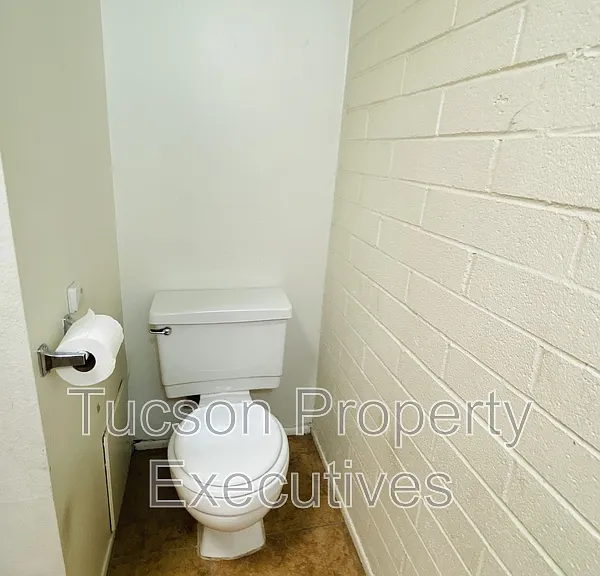 4239 E Lee St — Photo 9