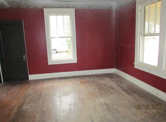 4th image of 2204 NE Fair Dr