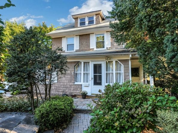 9 Laurel Pl