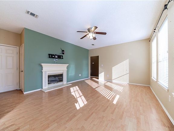 4th image of 3917 Parkhaven Dr
