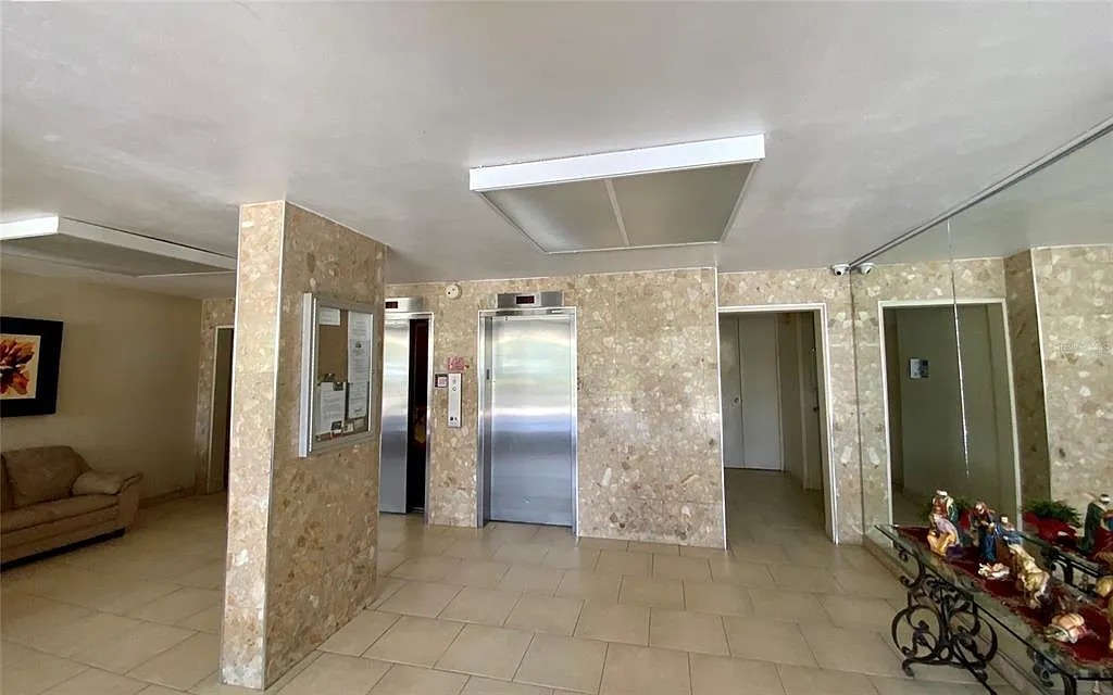 2 bed, 2.0 bath, 1100 sqft, $1,800 — Photo 2