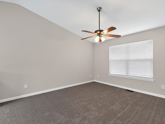 5th image of 504 Brookwood Dr