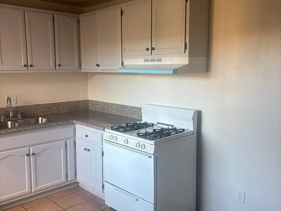 9416 S Figueroa St #9