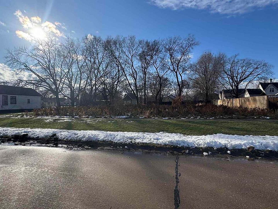 1st image of 422 8th St