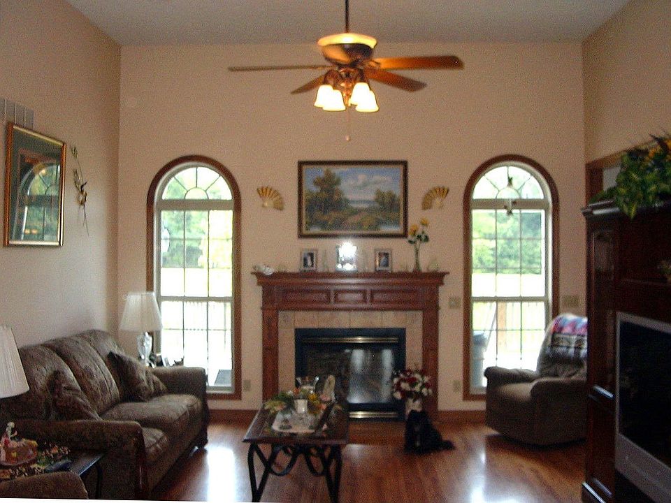 2nd image of 351 Nicholas Dr SW
