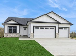 1023 High Ridge Trl, Solon, IA 52333