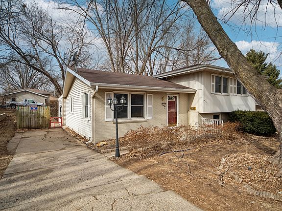 2nd image of 3520 SE 3rd St