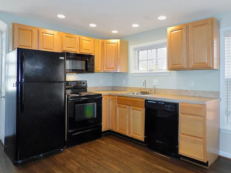 37006 W Lakeland Dr — Photo 2