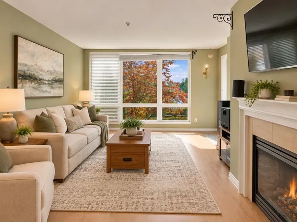 5800 Andrews Rd #206, Richmond, BC V7E 6M2
