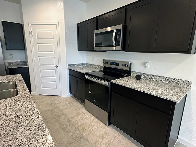 5514 E Rock Bush Ln — Photo 4