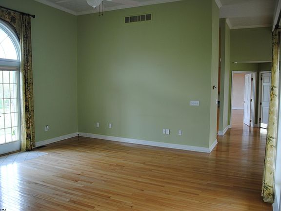 4th image of 130 Dadisman Dr
