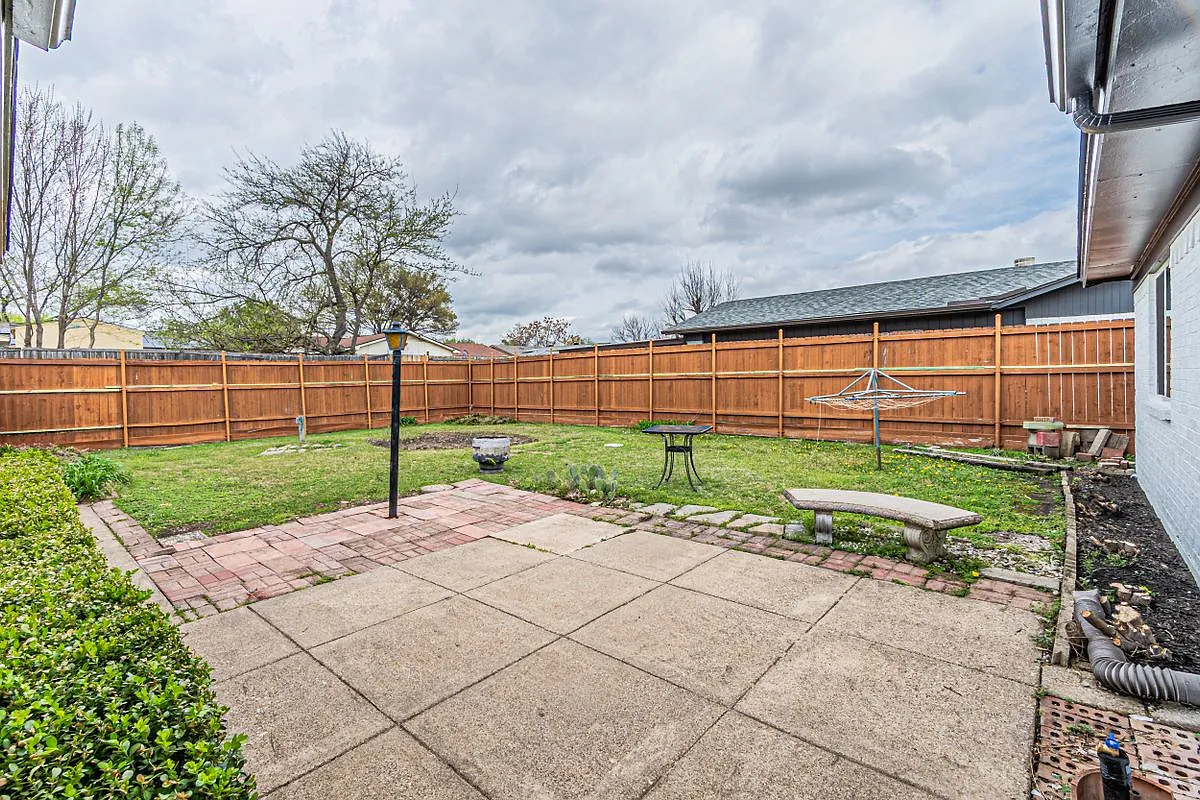 3 bed, 2.0 bath, 1383 sqft, $2,350 — Photo 4