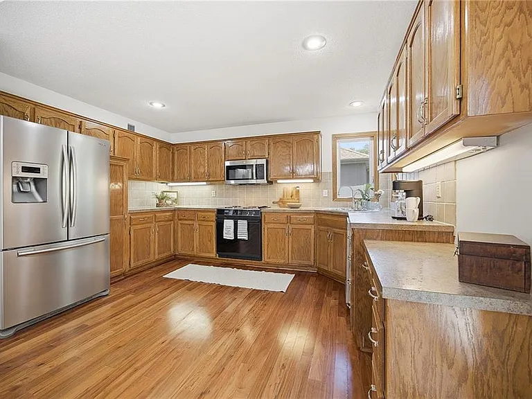 15209 Lamar Ave — Photo 7
