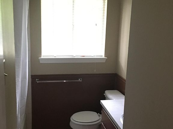 4th image of 1307 Justin Ln #B