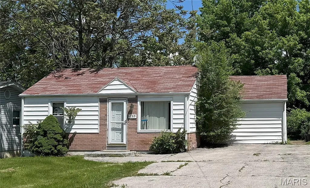 159 Flora Dr photo 1