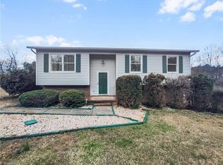 4500 Crews Ln, Walkertown, NC 27051