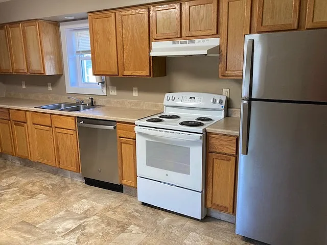402 E 24th St - 402 E... — Photo 4
