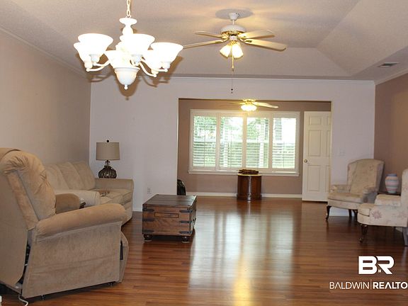 5th image of 9607 Villas Dr