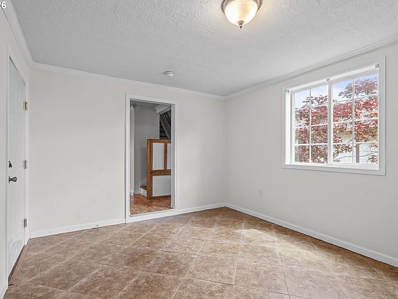 4th image of 301 Flower Ln