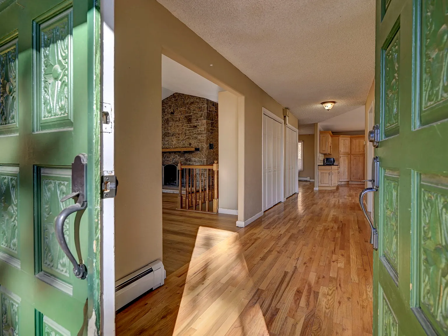 3 bed, 2.5 bath, 2500 sqft, $2,350 — Photo 3