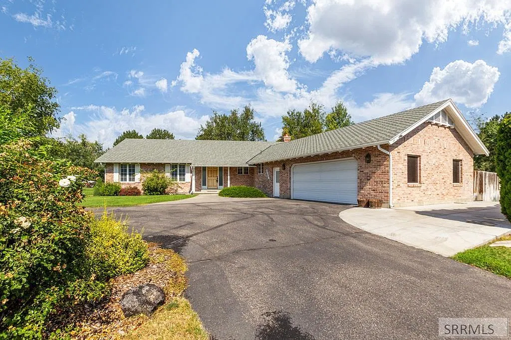 5 bed, 3098 sqft, $2,600 — Photo 1
