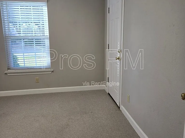 725 W Purnell St #A — Photo 20