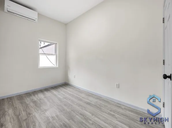 39 Graham Avenue image 7 of 12