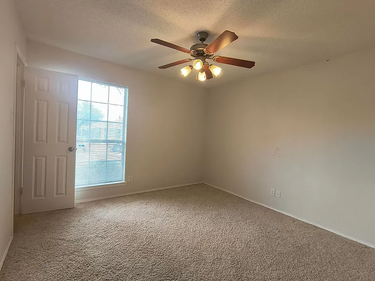 4302 Pinon Ridge Dr — Photo 10