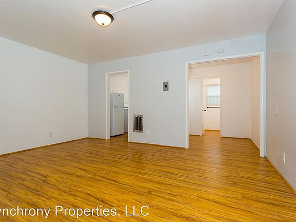 4th image of 545 Linden Ave APT 10