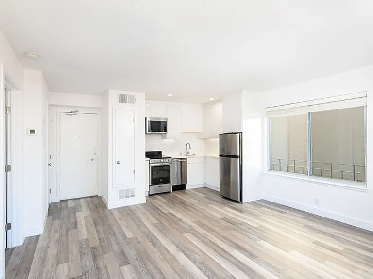 2200 Jackson St — Photo 4