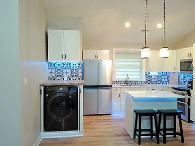 529 W Acadia Ave — Photo 3