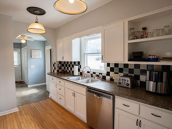 5th image of 481 Stewart Ln