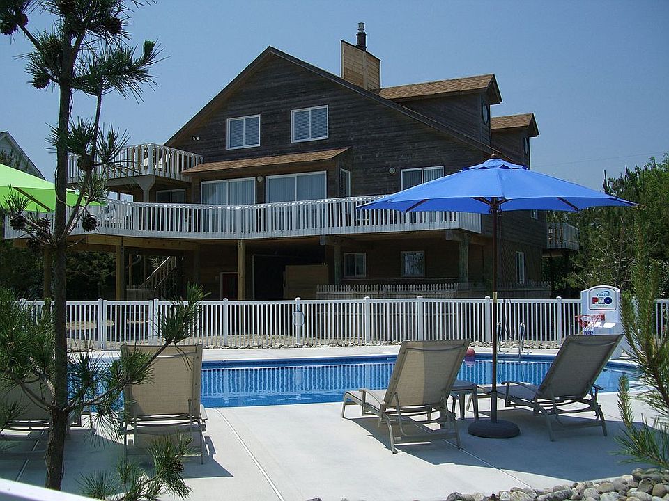 Oceanside of house and pool