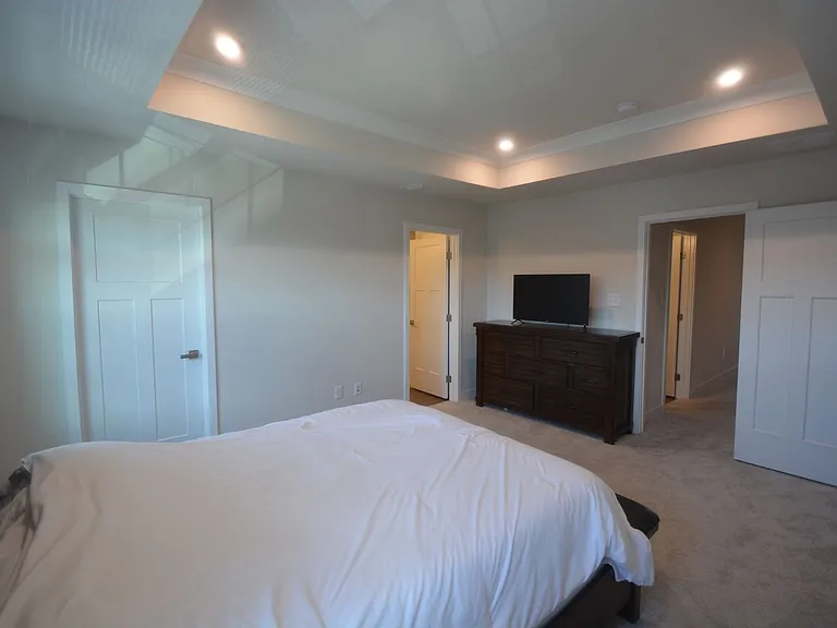 323 E Cochran St — Photo 13