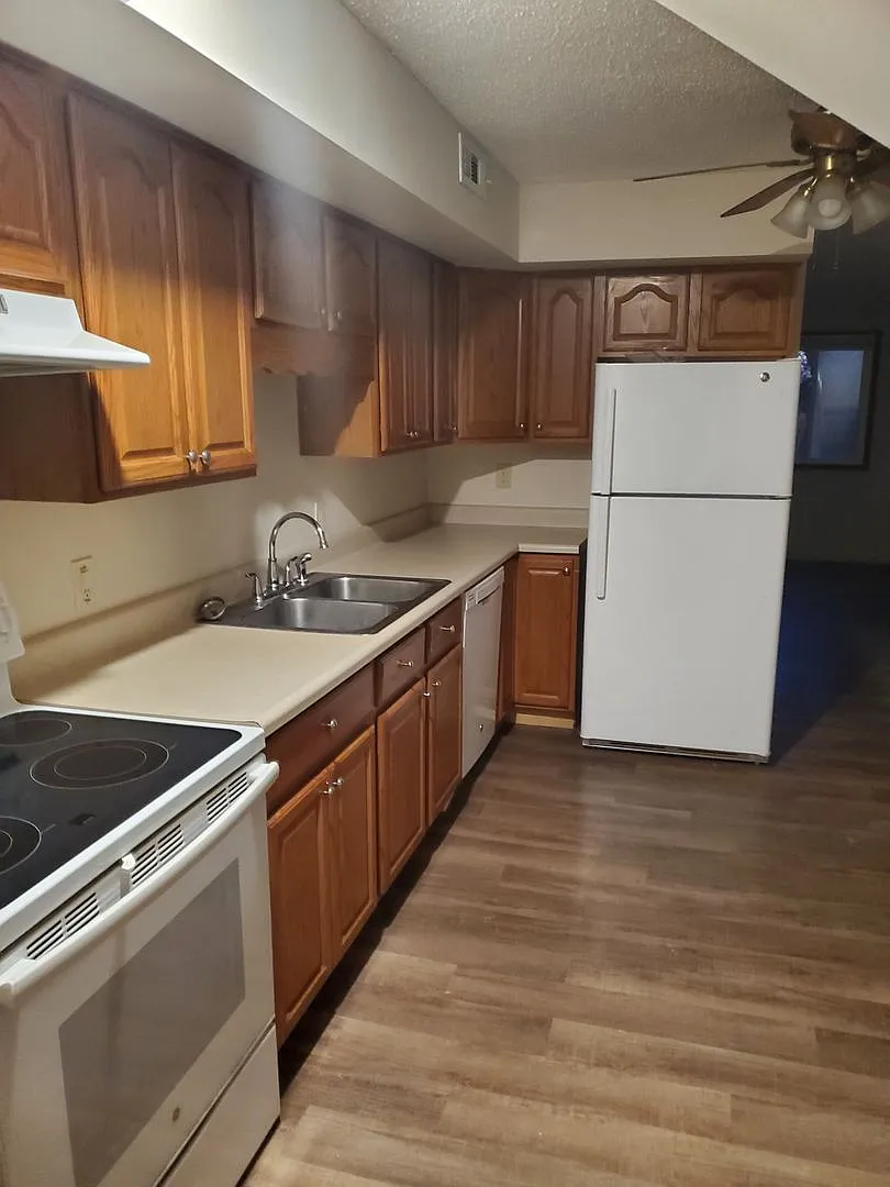 2 Bedroom, 1.5 Bath Duplex in Clinton, IA — Photo 2