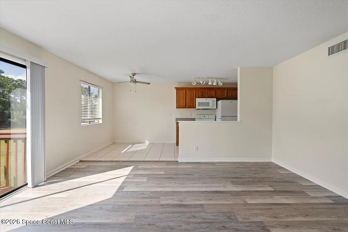 2 bed, 1.0 bath, 8760 sqft, $1,350 — Photo 4