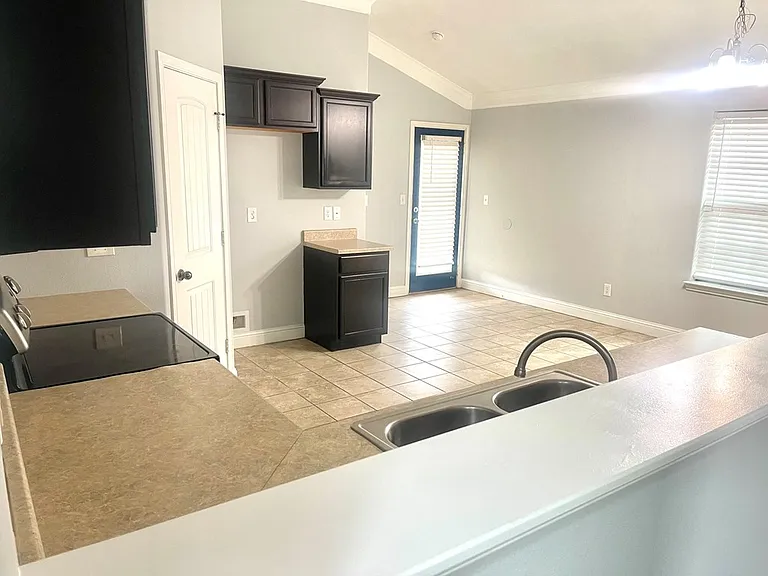 9918 Lamar Ave — Photo 9