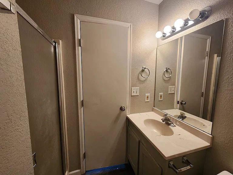 223 N Race St #C — Photo 24