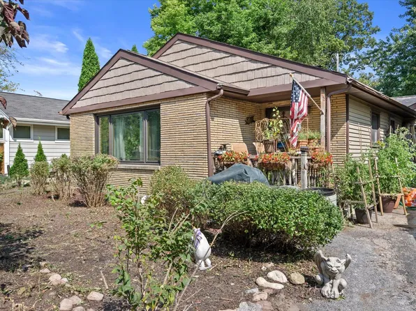 7434 North Santa Monica BOULEVARD, Fox Point, WI 53217