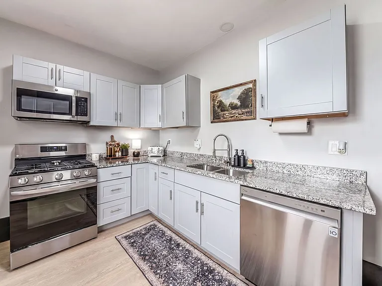302 E Markison Ave #302 — Photo 12