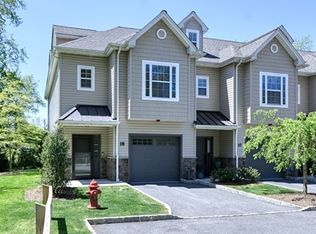 18 N Ridge Cir, East Hanover, NJ 07936