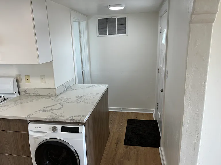 623 Hawthorne St — Photo 5