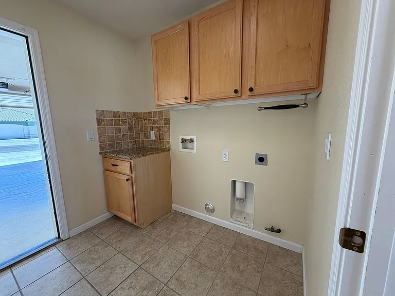 2581 Highland Trl — Photo 14