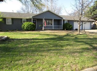 2322 Melrose Ln, Salina, KS 67401