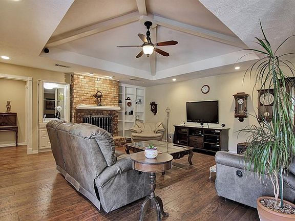 2nd image of 3229 Bullock Dr