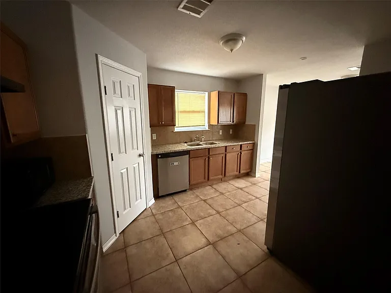 311 Kansas St — Photo 11