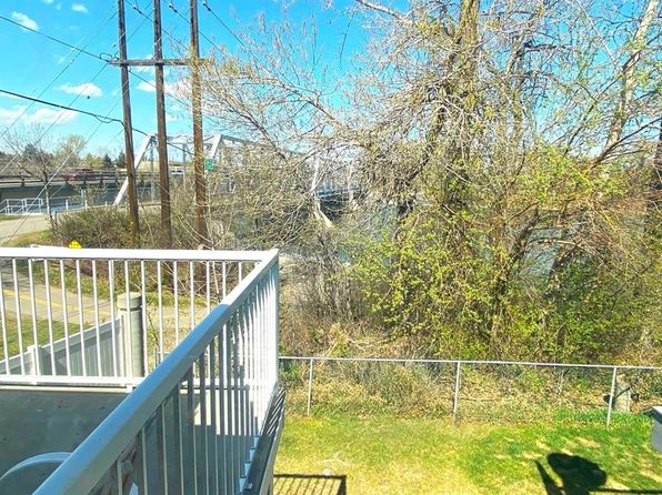 36 SE Bow Lndg NW, Calgary, AB T3B 5J8